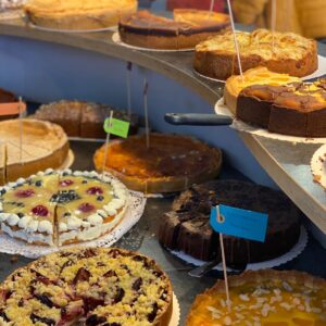 Kuchenverkauf beim Fest der Kreisjägervereinigung