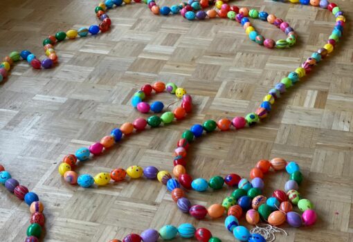 Juniorgruppe bemalt Ostereier für den Osterbrunnen 🐣🎨